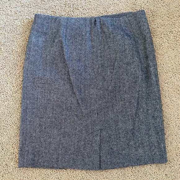 Banana Republic Grey Tweed Wool Blend Pencil Skirt with Bow Detail - Picture 4 of 8